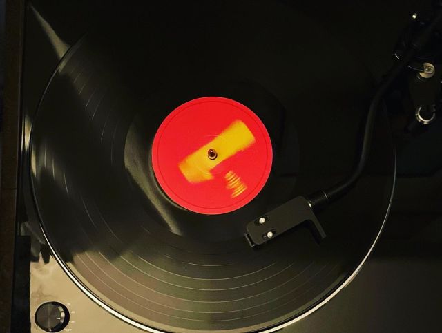 Hi music!!!!! #recordplayer #turntable #oldmusic #newsound #thebeatles